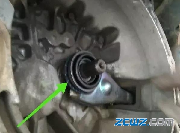 踩离合器有异响,十有八九分离轴承出问题