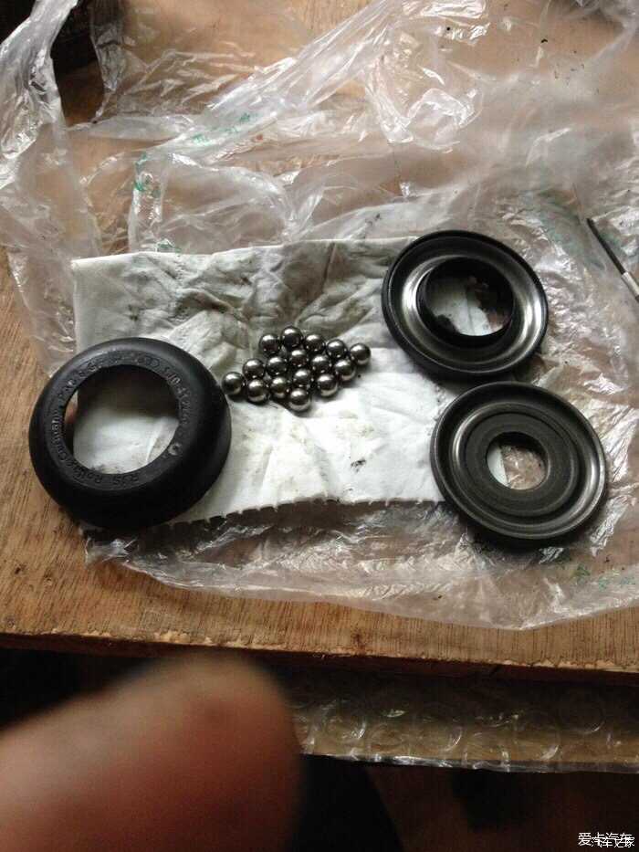 更换顶胶及平面轴承保养