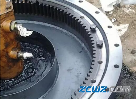六大事项防止挖掘机转盘轴承发出噪音