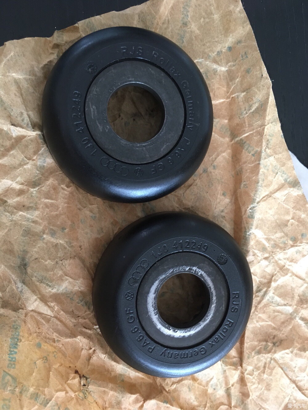 更换顶胶及平面轴承保养