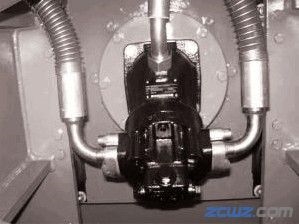 钢轮行走轴承处油封漏油时更换油封的具体步骤