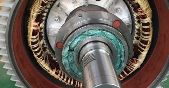 怎样判断异步电动机滚动轴承的好坏?