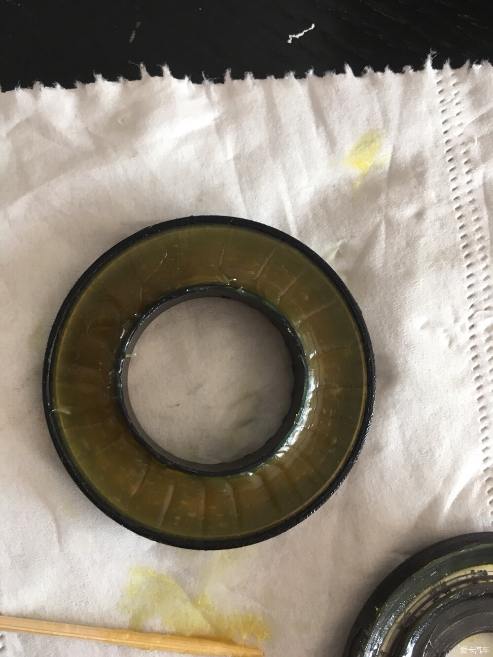 更换顶胶及平面轴承保养