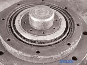 钢轮行走轴承处油封漏油时更换油封的具体步骤