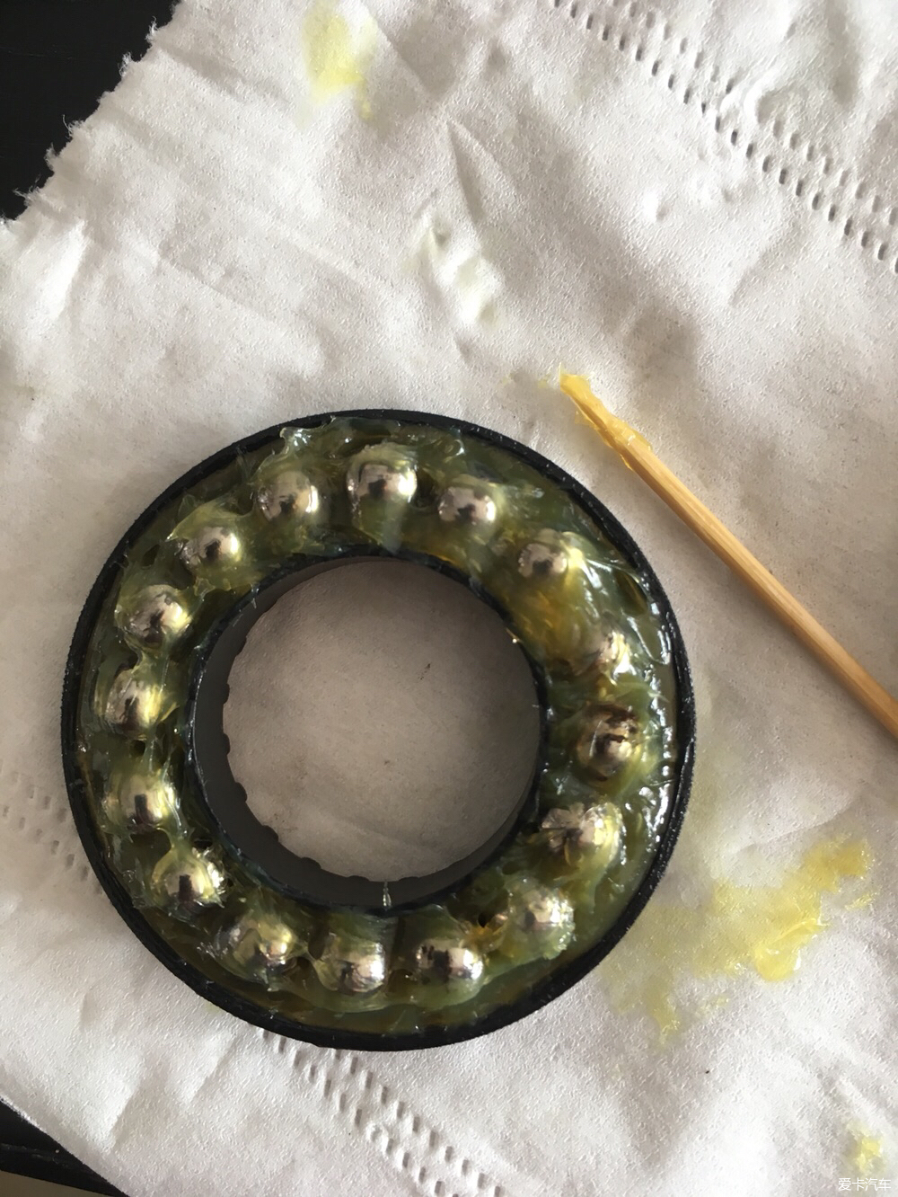 更换顶胶及平面轴承保养