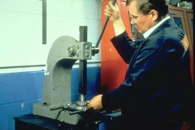 轴承拆卸大法来啦!无损拆卸!啥轴承都能这么拆!