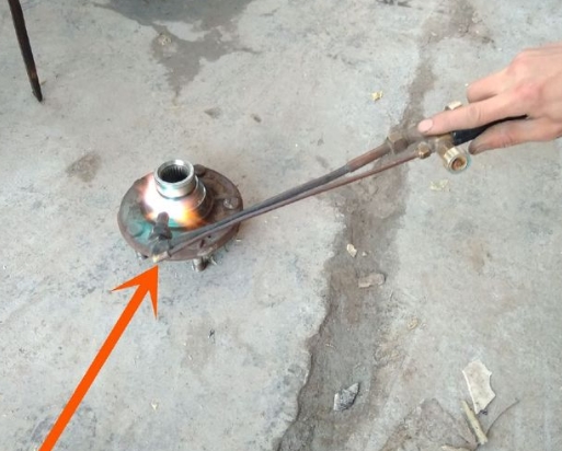 十五万公里的伊兰特更换左前轮轴承,拆卸轴承的过程比较折腾人!