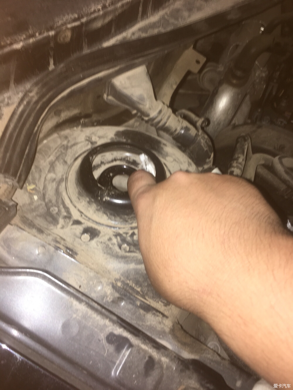 更换顶胶及平面轴承保养