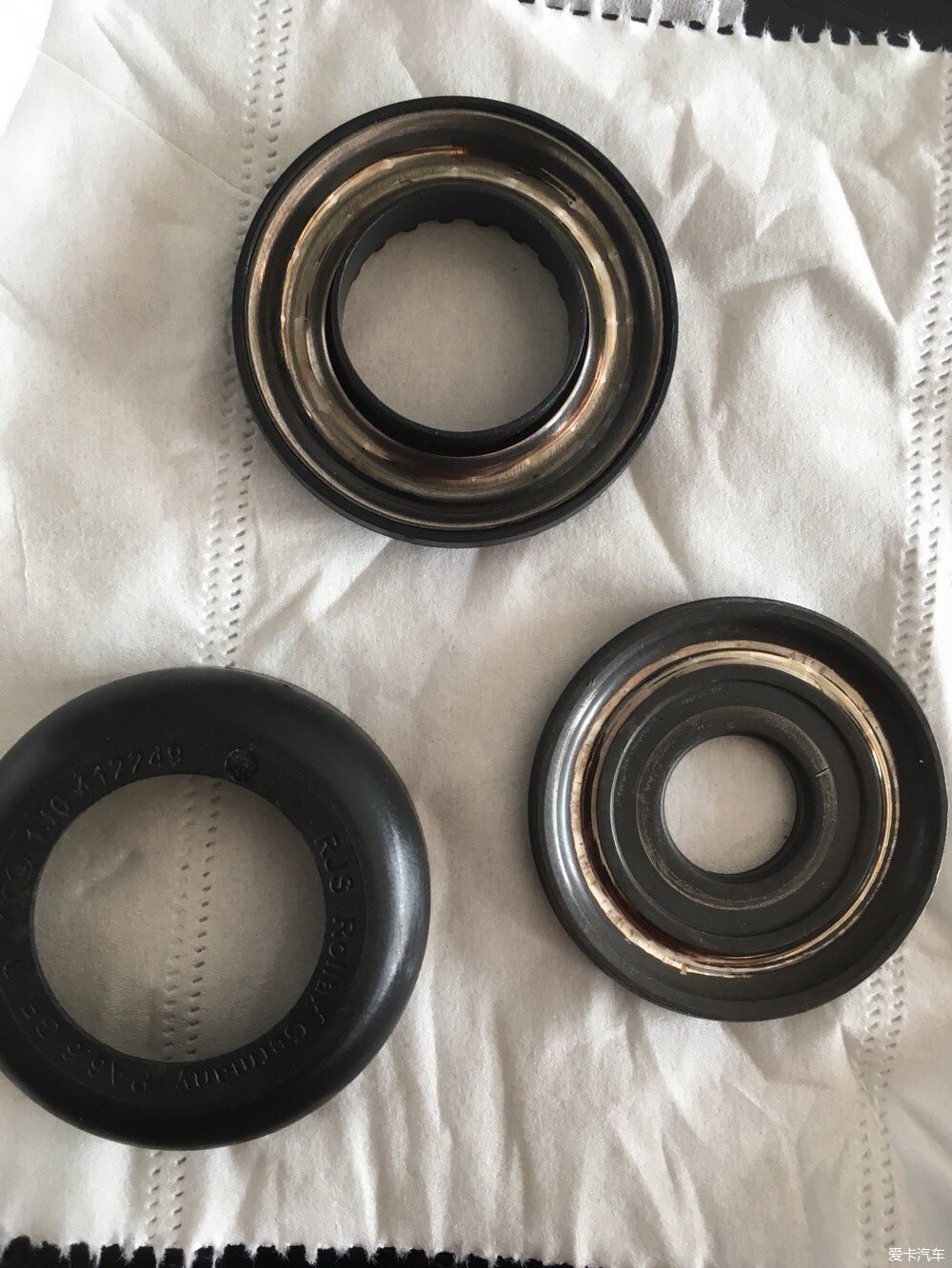 更换顶胶及平面轴承保养