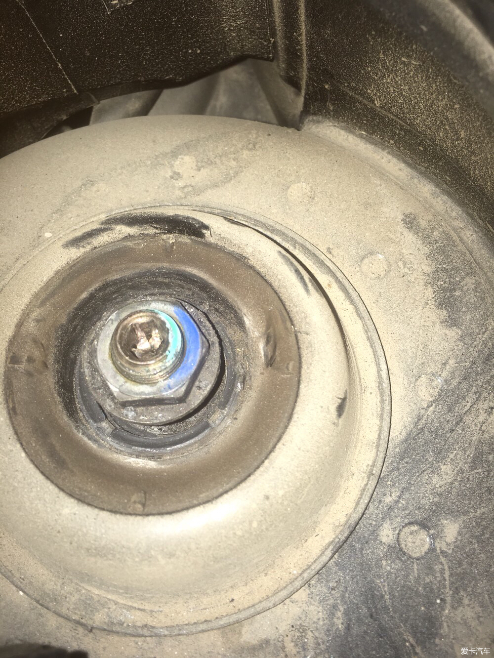 更换顶胶及平面轴承保养