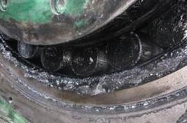 水泥辊压机轴承润滑