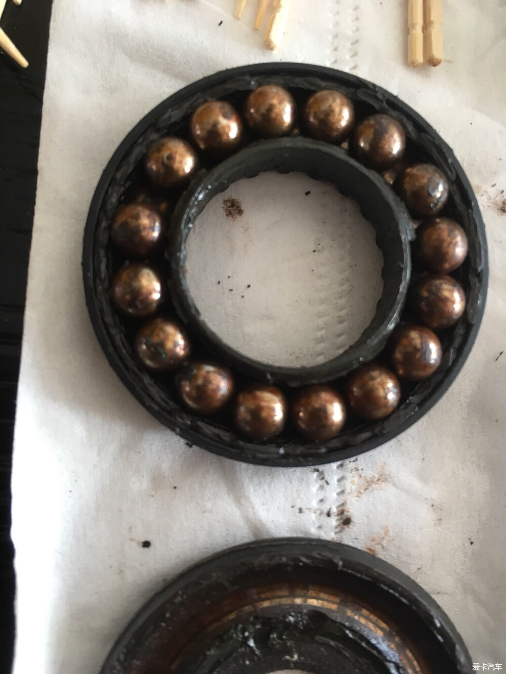 更换顶胶及平面轴承保养