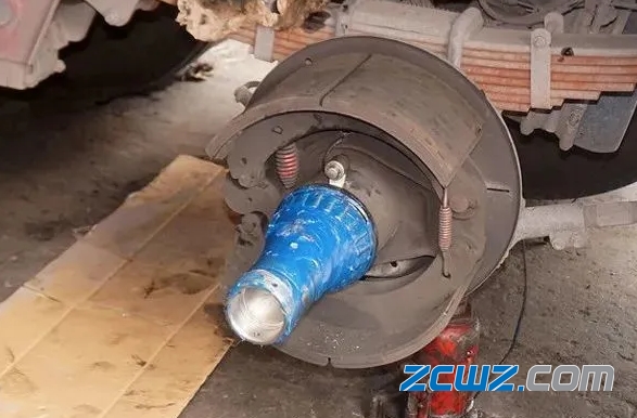 飞来横祸!轮胎掉落谁之过?除了轴承预紧过度,轮毂轴承还应注意哪些?