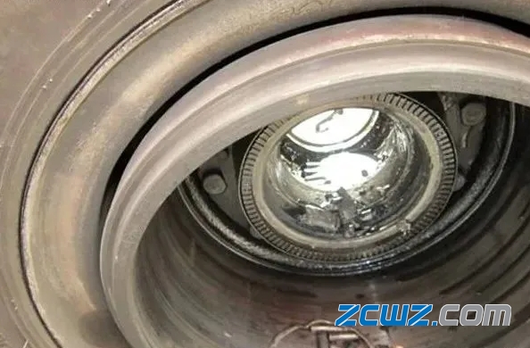 飞来横祸!轮胎掉落谁之过?除了轴承预紧过度,轮毂轴承还应注意哪些?
